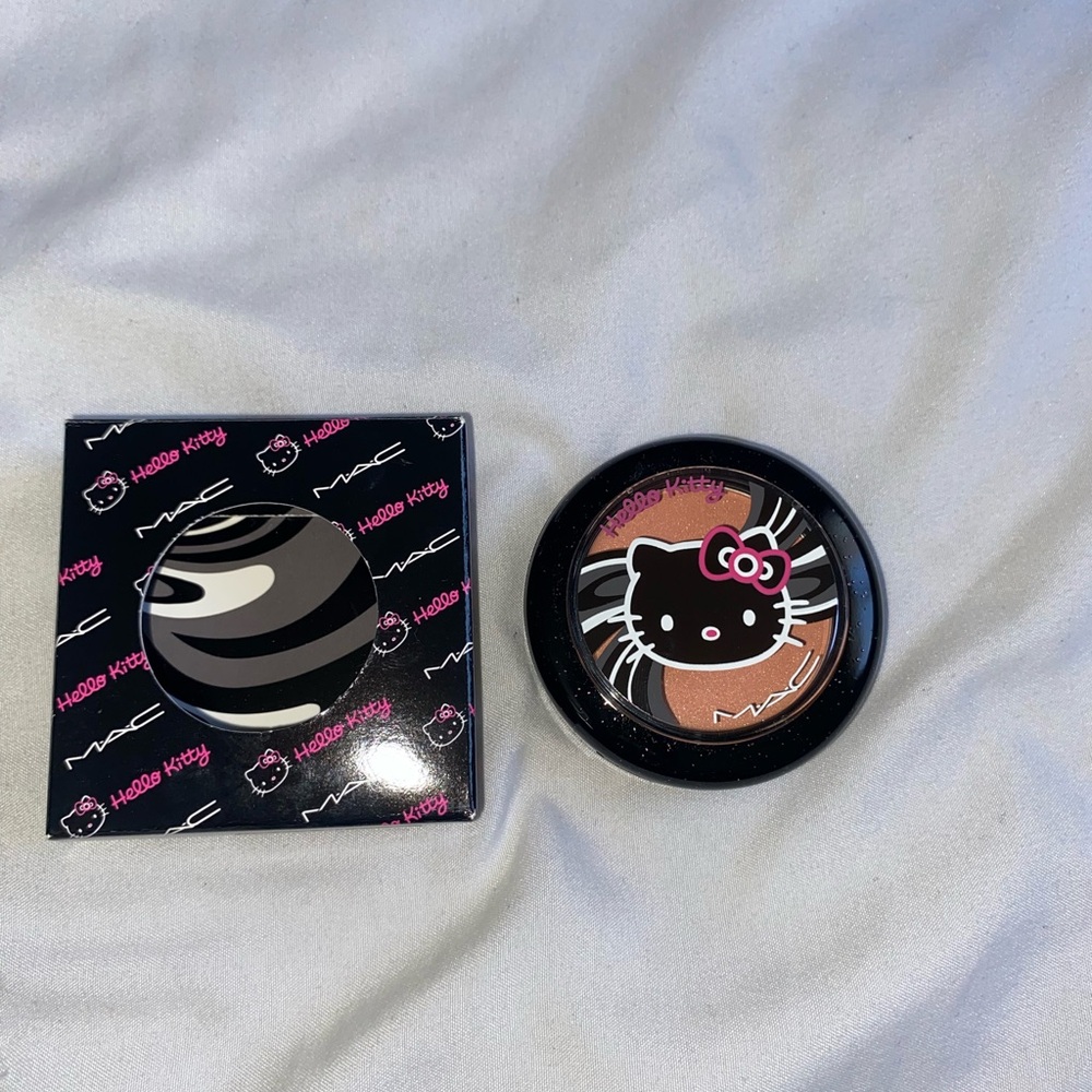 MAC Cosmetics Hello Kitty Makeup Collection 2009 - Picture 9 of 16
